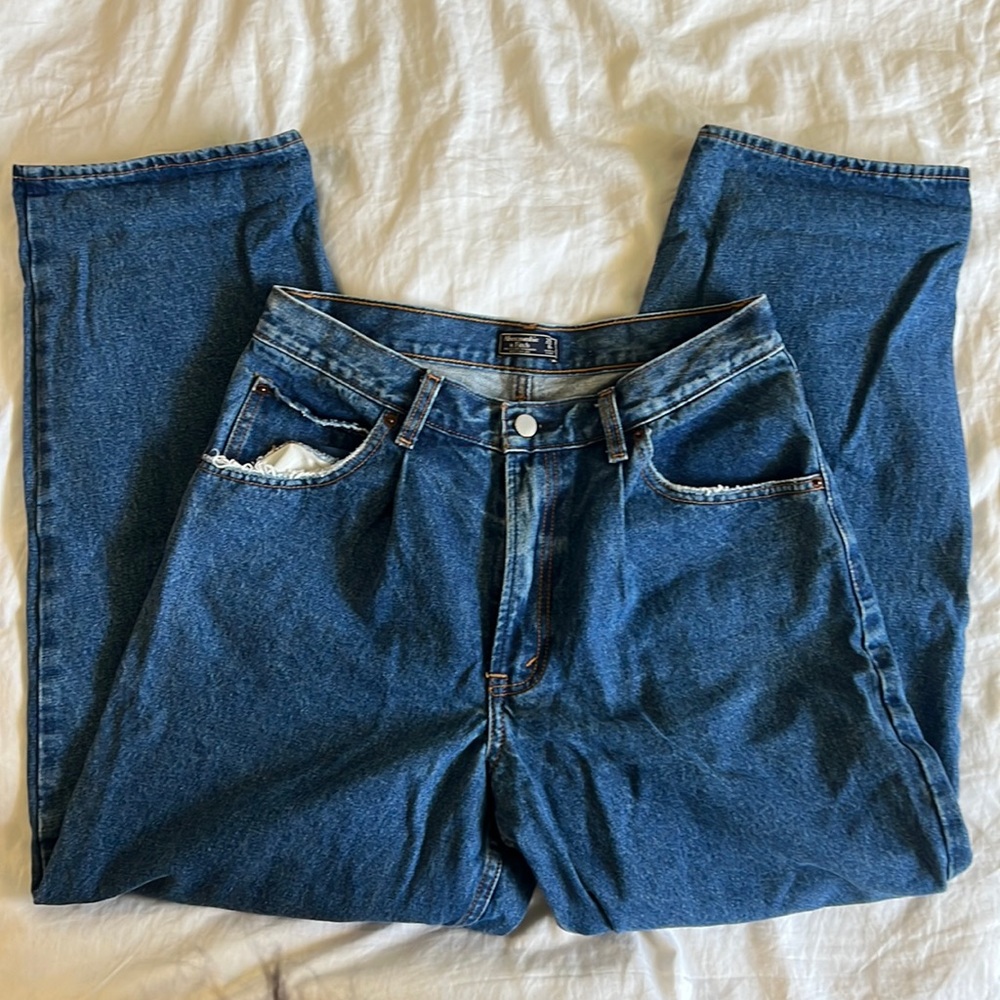 Abercrombie & Fitch Ultra High Rise Pleated Mom Jeans